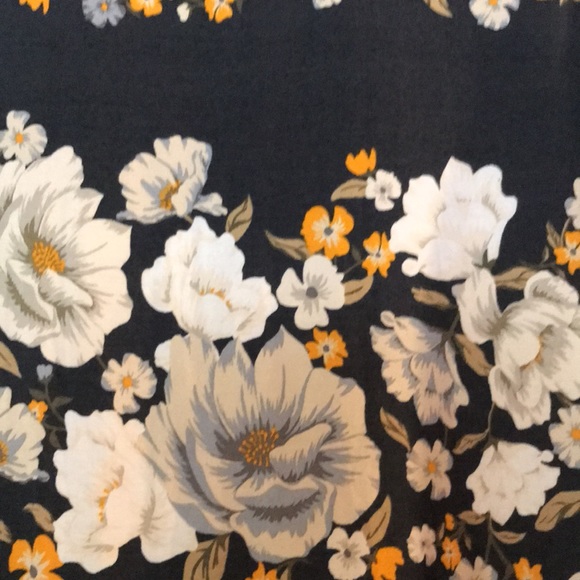 Ladies dress - Picture 3 of 10